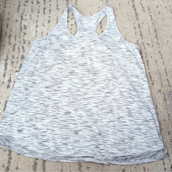 Lululemon Essential Tank 🩶 - Picture 9 of 10